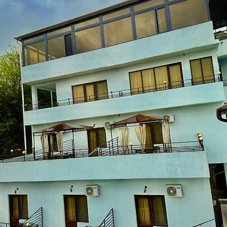 Hotel Balcony 쿠타이시 외부 사진