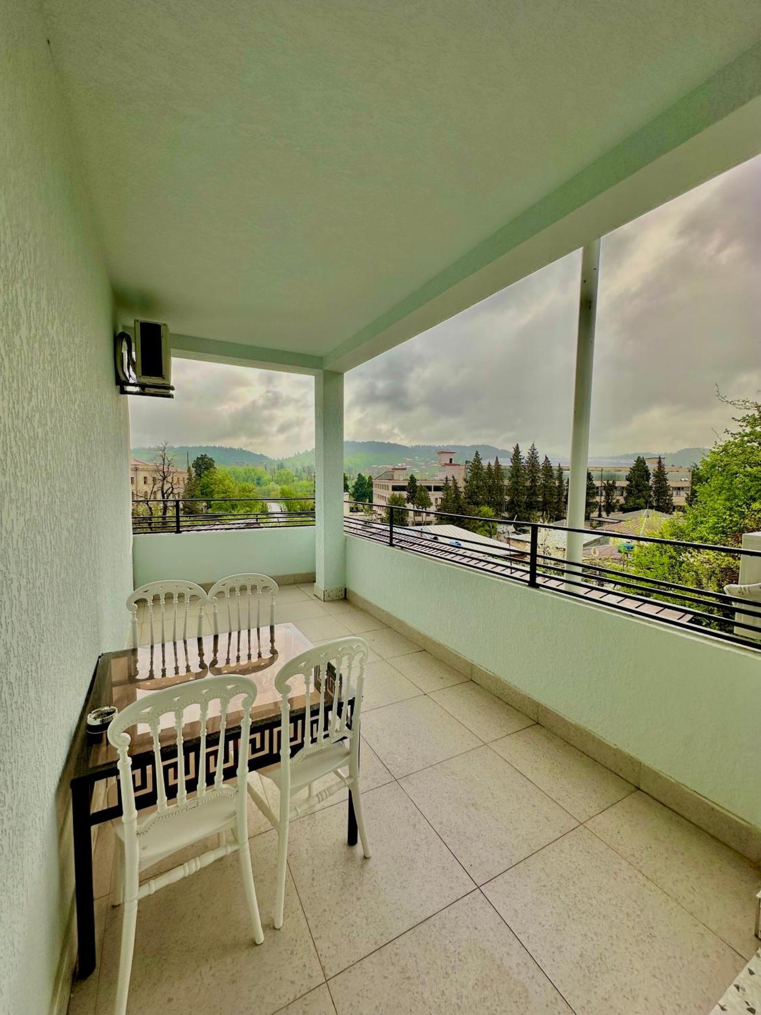 Hotel Balcony 쿠타이시 외부 사진