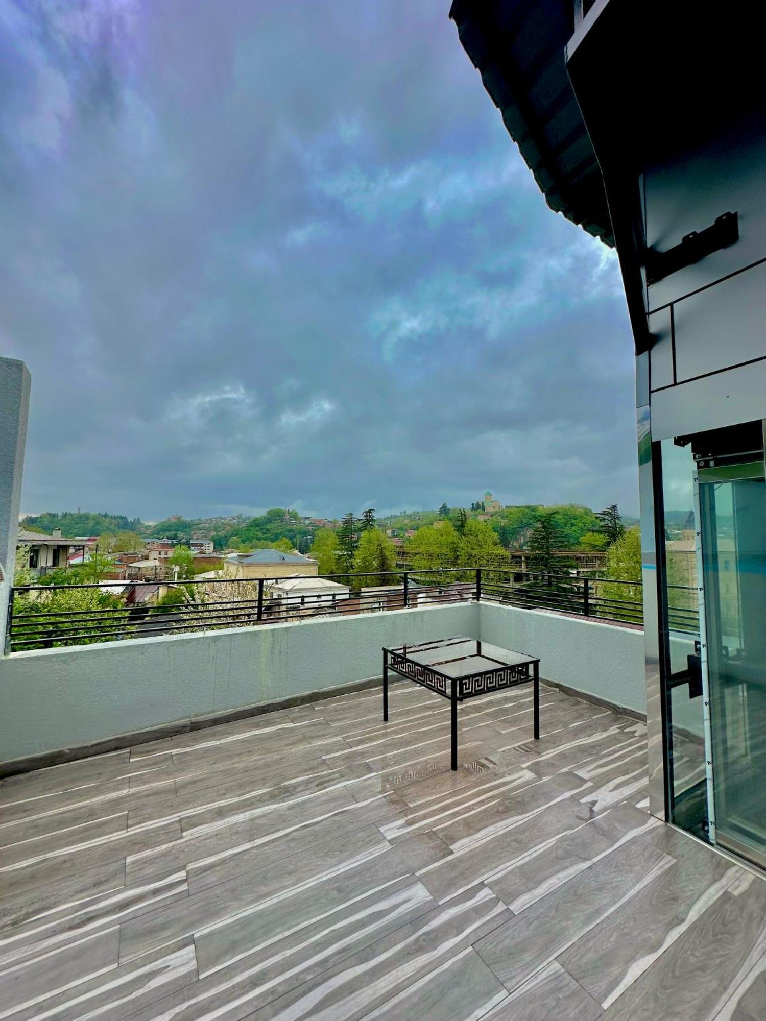 Hotel Balcony 쿠타이시 외부 사진