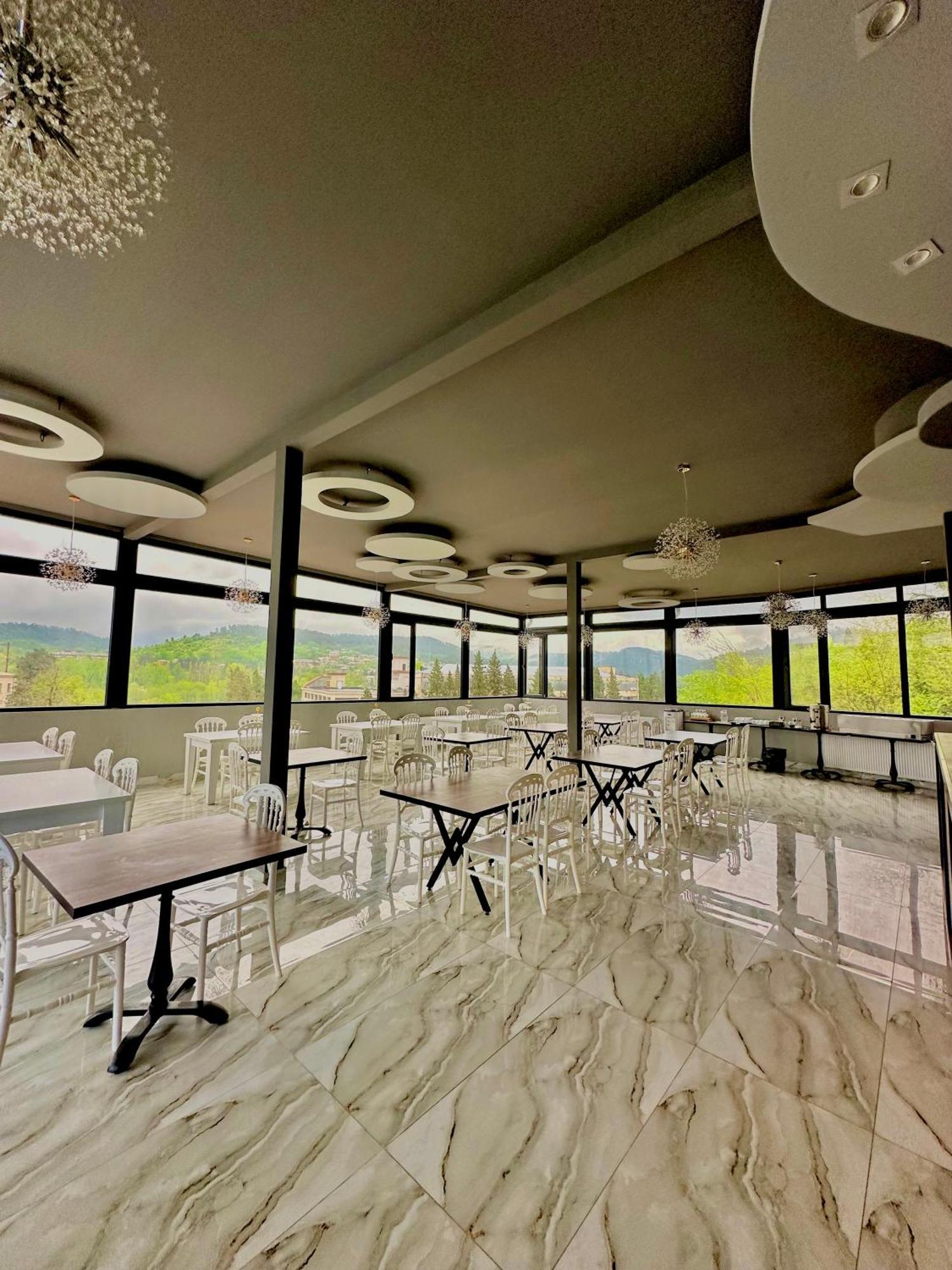 Hotel Balcony 쿠타이시 외부 사진
